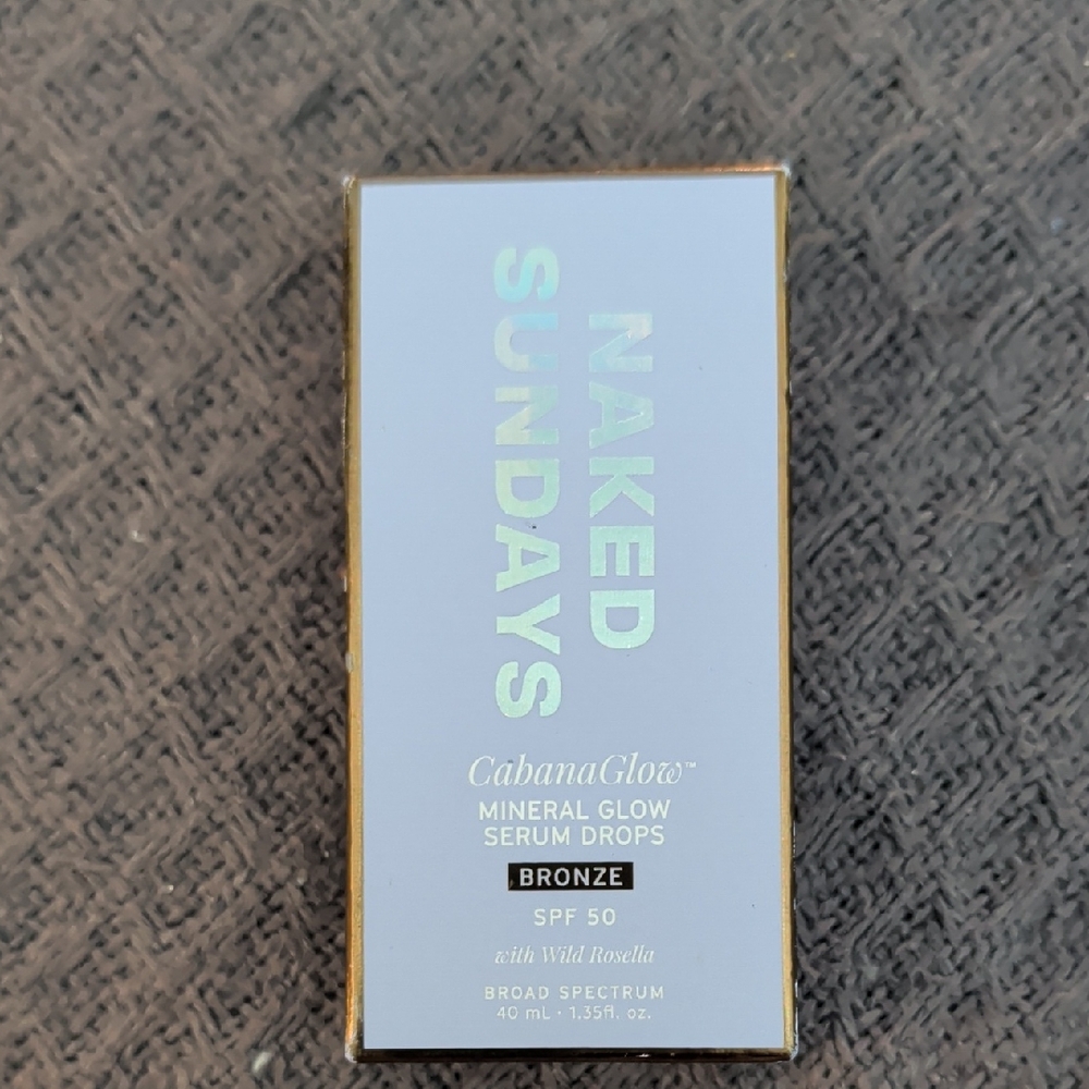 Sundays Mineral Glow Serum in Gold and White
